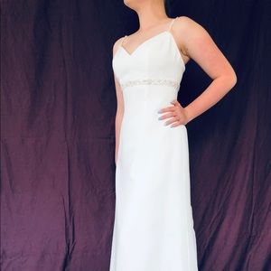 Chic Ivory Lightweight David’s Bridal Dress
